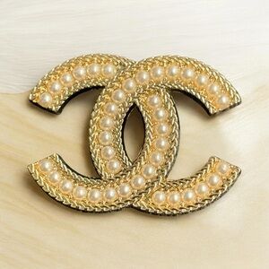 Elegant Gold tone Pearl stainless steel Brooch New